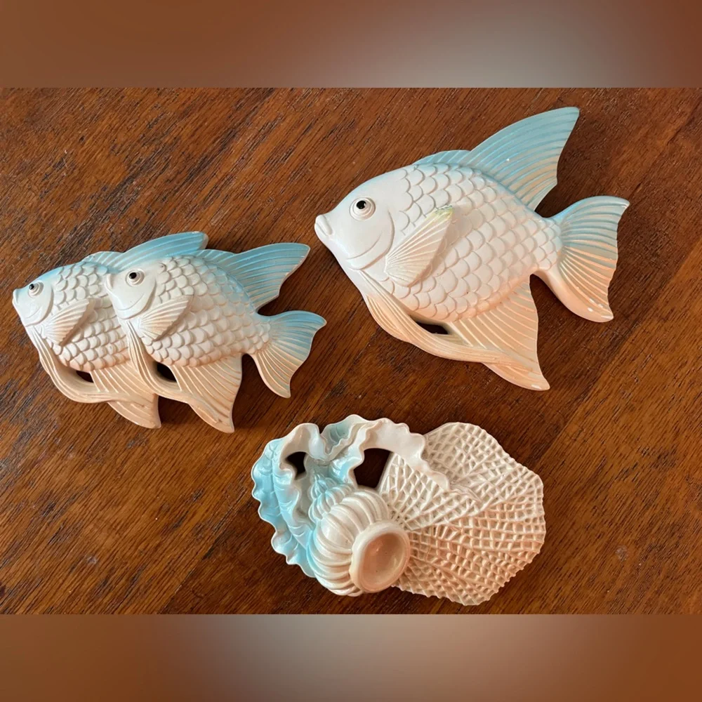 VINTAGE CHALKWARE Fish Wall Decor Set - Pink/peach and Blue